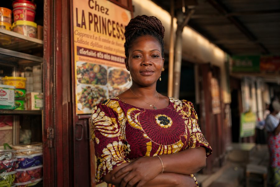 Femme entrepreneur camerounaise soutenue par CEIMIPRO